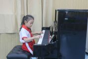 威尼斯人网站市第一小学三年级学生雷凯雯 九岁女孩才艺双全 用音乐为人送去欢乐