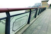 端州江滨路护栏玻璃屡遭损坏