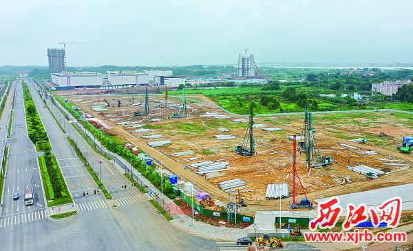 维珍妮国际高新技术产业园项目施工现场。 西江日报记者 梁小明 摄