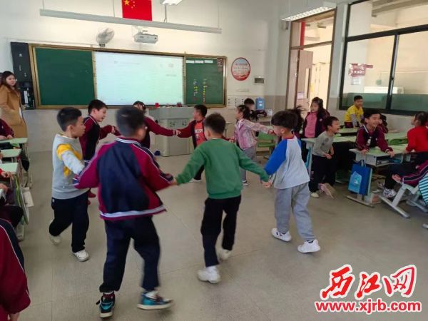 鼎湖区第一实验学校学生在开展闯关游戏。 受访单位供图