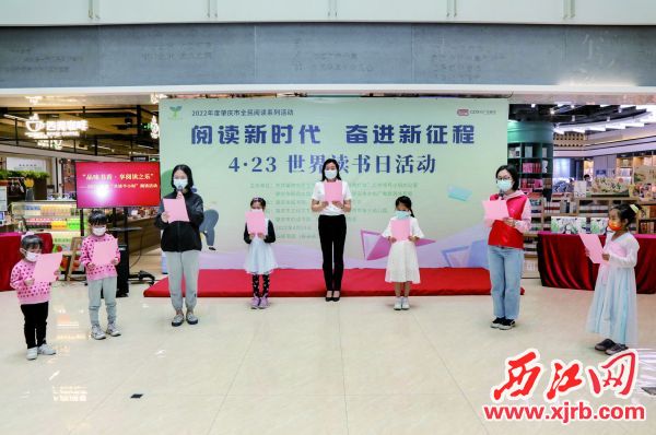 4月23日，市民读者参加粤澳共读半小时活动。 西江日报记者 梁小明 摄