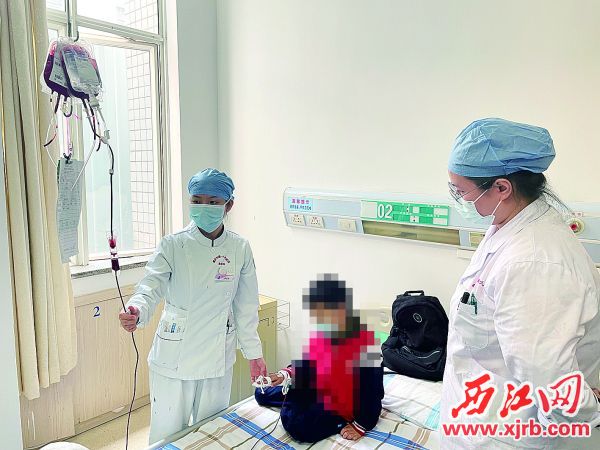 地贫患儿接受输血治疗。 西江日报记者 夏紫怡 摄