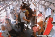 秒變“救護車”！9月9日9時，發生在肇慶22路公交車上的一幕.....