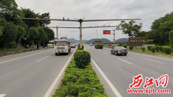 西江大桥恢复通行。西江日报记者  岑永龙  摄