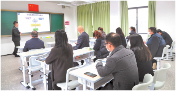 肇庆市荣源龙高级中学的班会课需集体备课、研课，真正落实班会课的德育功能。
