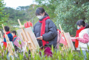 省森林文化周活动在肇举办 学生仿古扇上绘森林