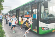 nba虎扑篮球：市公汽公司开通86条校园公交专线，破解学生上下学接送难题
